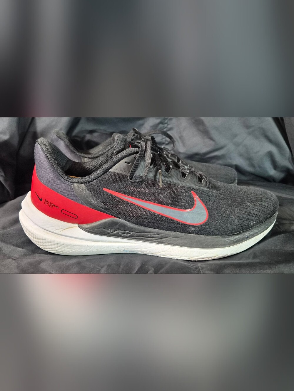 Men's Nike Air Winflo 9 "Black/University Red" Running Shoes Sz. 10.5